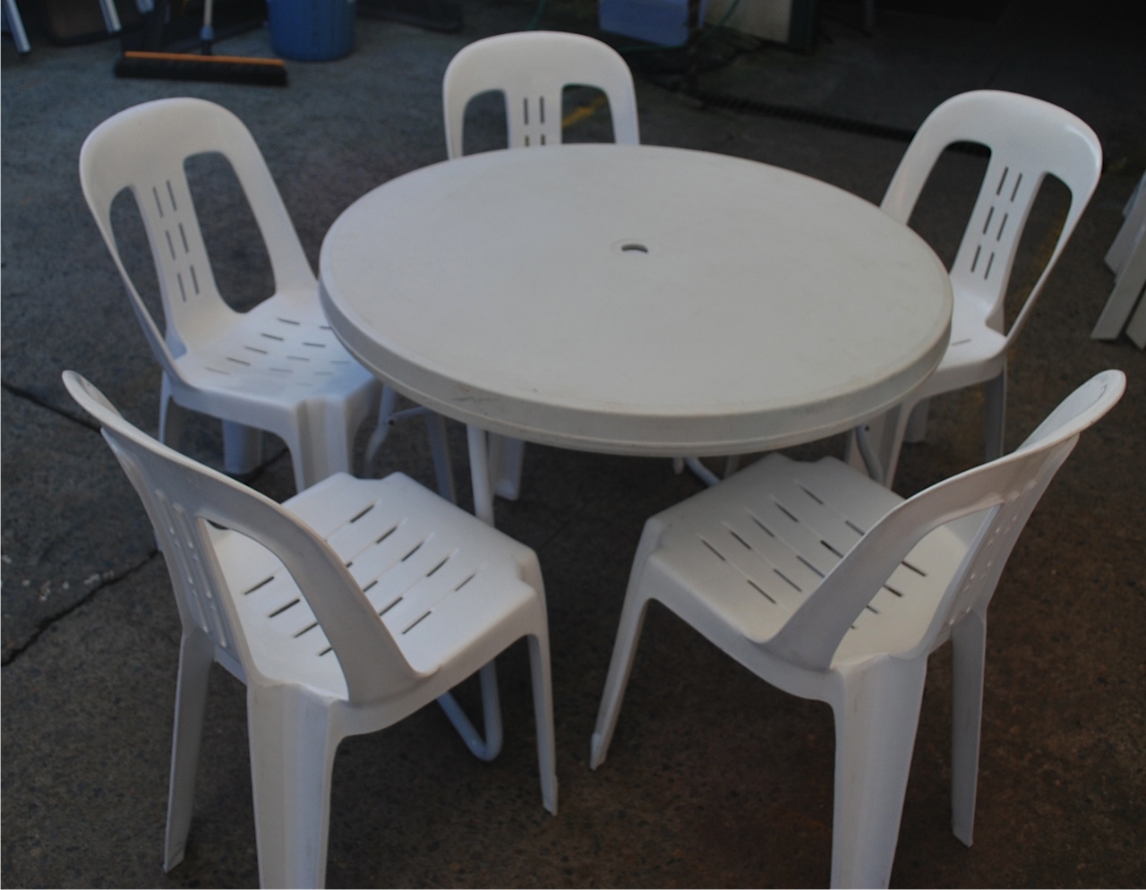3ft Round Table Hire in Northern Beaches