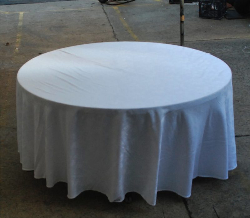 5ft Round Table with 9ft Table Cloth