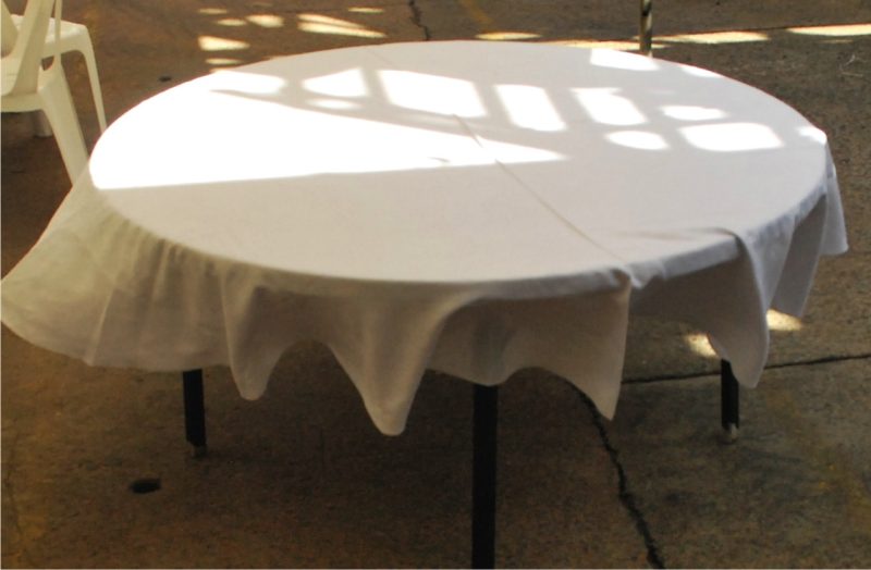 6ft Round Table with 9ft Table Cloth